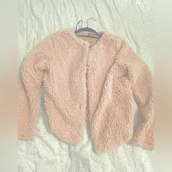 🦄✨ Cute H&M light pink fuzzy jacket. Size Medium. Worn once! - Picture 2 of 4